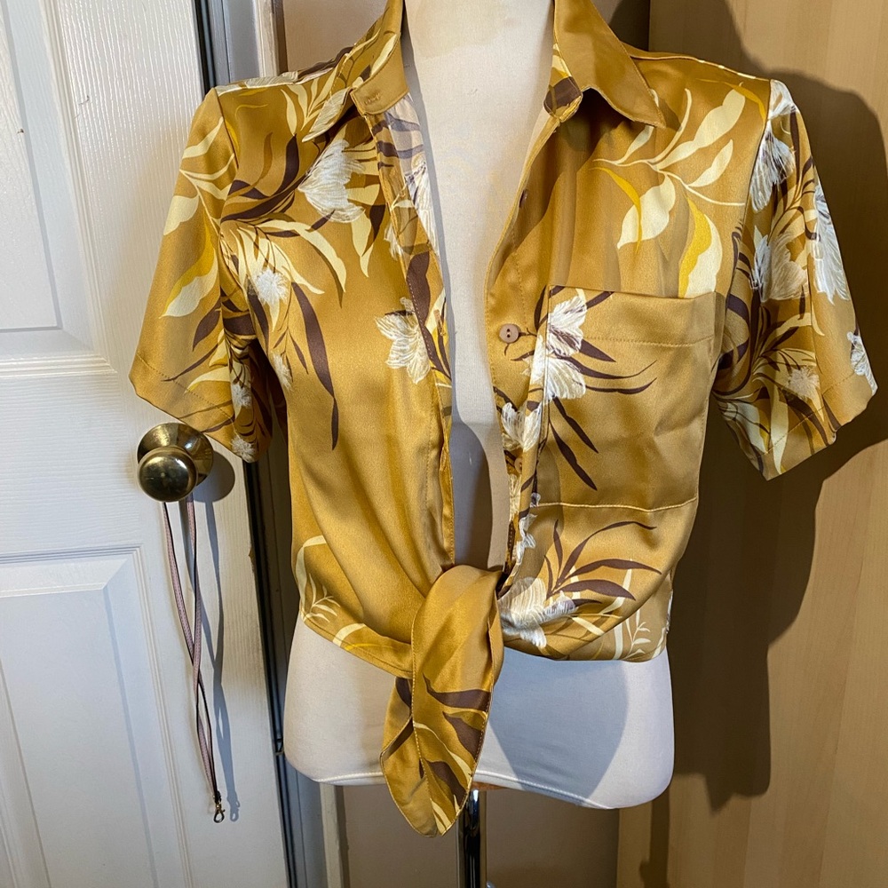 New with tags satin pants set